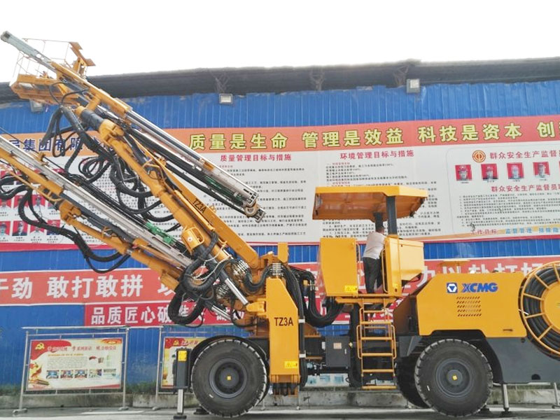 多臂凿岩台车 多臂凿岩台车